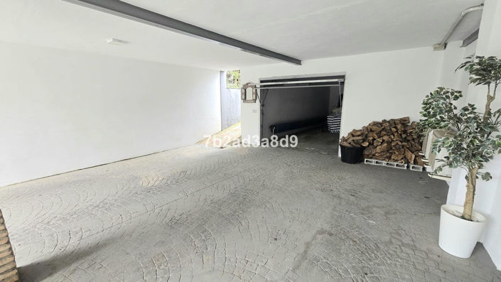 Image No.38-8 Bed Villa for sale