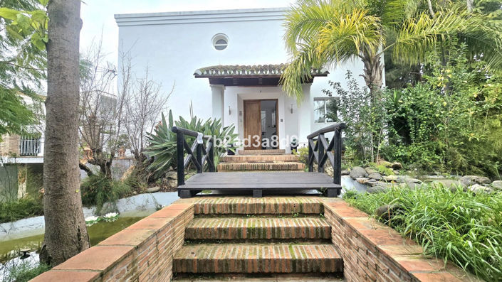 Image No.40-8 Bed Villa for sale