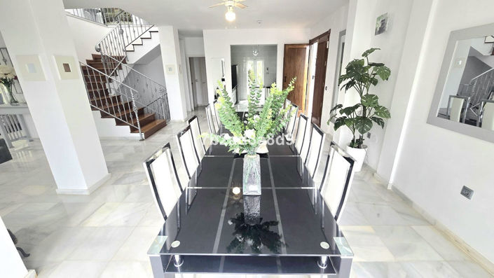 Image No.6-8 Bed Villa for sale