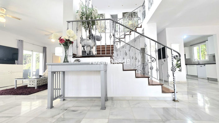 Image No.7-8 Bed Villa for sale