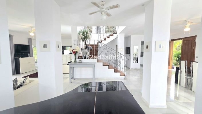 Image No.8-8 Bed Villa for sale