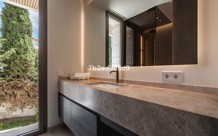 Image No.25-5 Bed Villa for sale