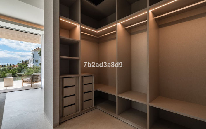 Image No.26-5 Bed Villa for sale