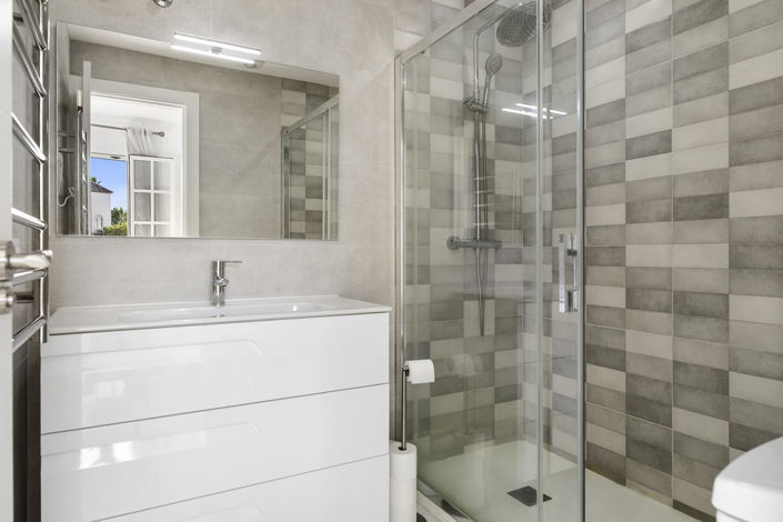 Image No.23-2 Bed Townhouse for sale