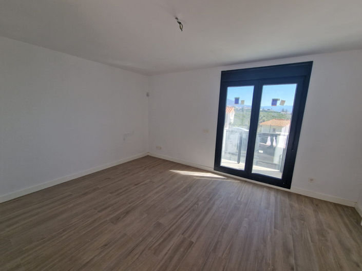Image No.8-2 Bed Villa for sale