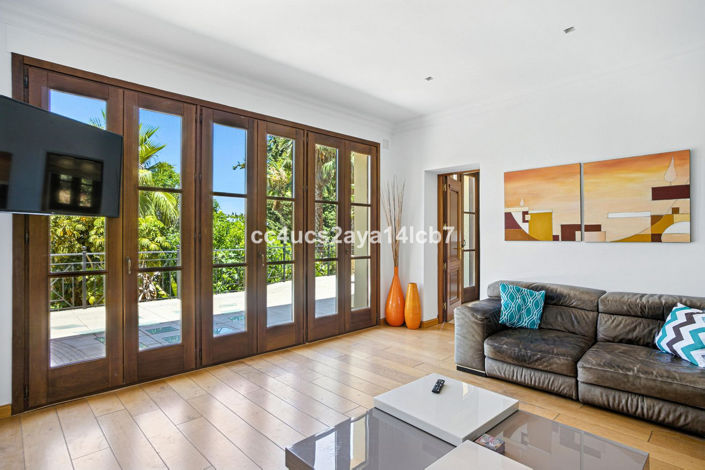 Image No.25-6 Bed Villa for sale