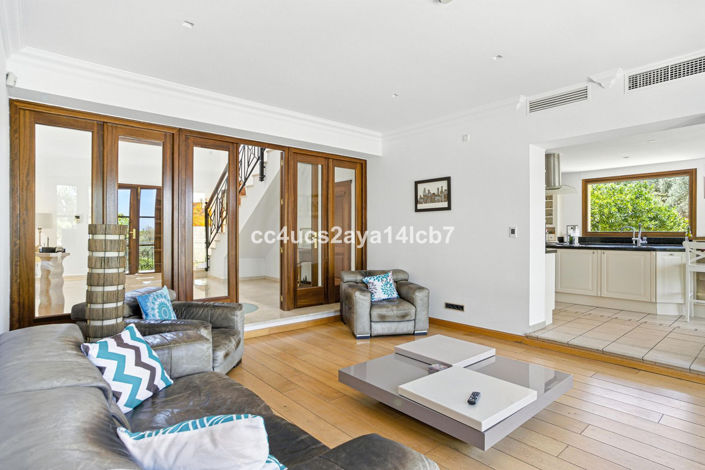 Image No.26-6 Bed Villa for sale