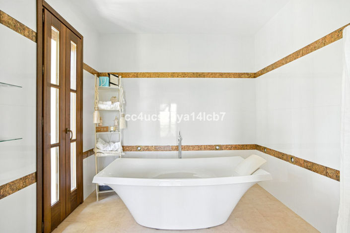 Image No.46-6 Bed Villa for sale