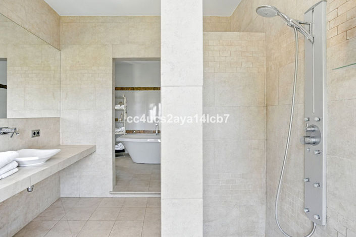 Image No.48-6 Bed Villa for sale