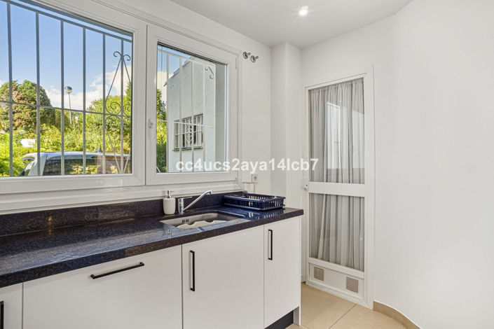 Image No.8-3 Bed Townhouse for sale