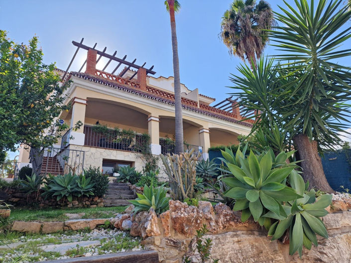 Image No.2-5 Bed Villa for sale