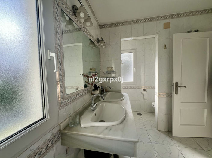 Image No.20-3 Bed Villa for sale