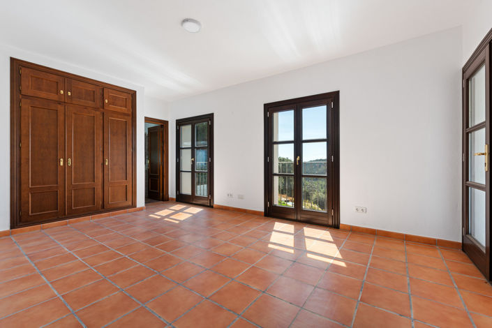 Image No.10-4 Bed Villa for sale