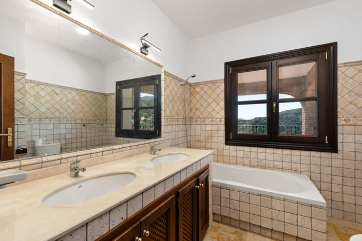 Image No.25-4 Bed Villa for sale