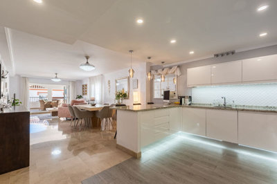 12-53013098fcab6c38b1379cd33298e050