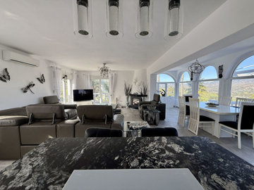 12-53013098fcab6c38b1379cd33298e050