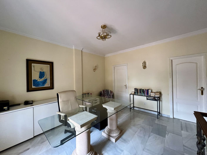 Image No.14-8 Bed Villa for sale