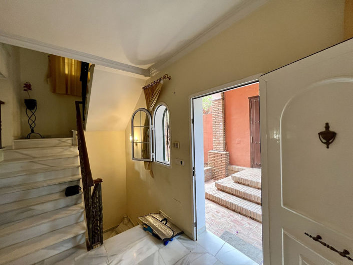 Image No.5-8 Bed Villa for sale