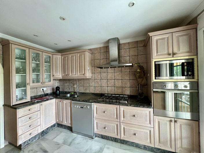 Image No.6-8 Bed Villa for sale