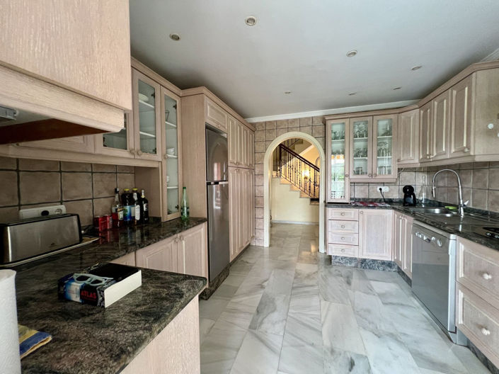 Image No.7-8 Bed Villa for sale