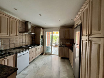 8-e64a9055bba3e77ac8aca3b893cdf826