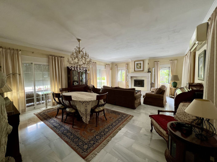 Image No.9-8 Bed Villa for sale