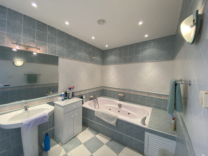 Image No.27-5 Bed Villa for sale