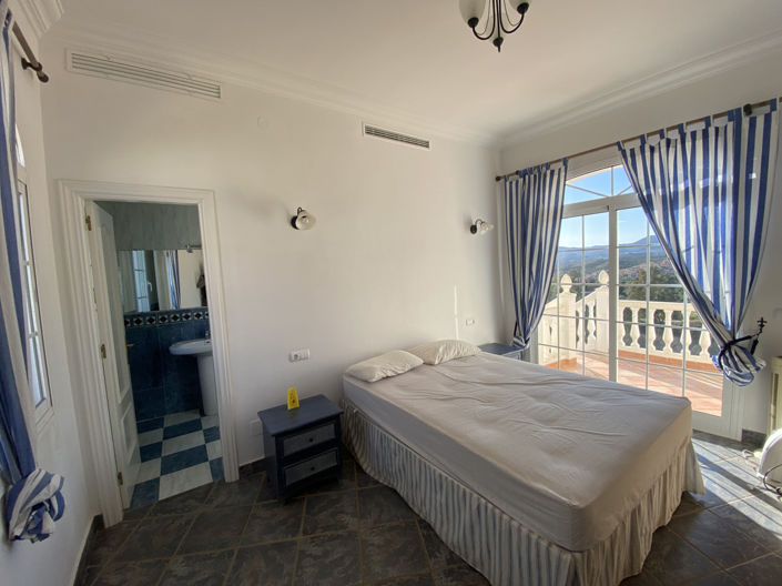 Image No.34-5 Bed Villa for sale