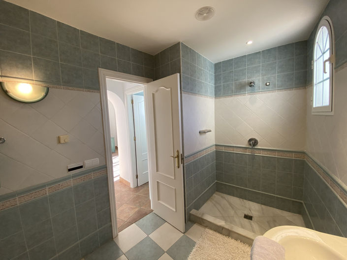 Image No.46-5 Bed Villa for sale