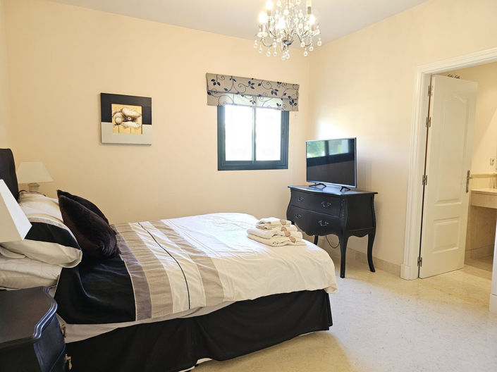 Image No.11-3 Bed Apartment for sale