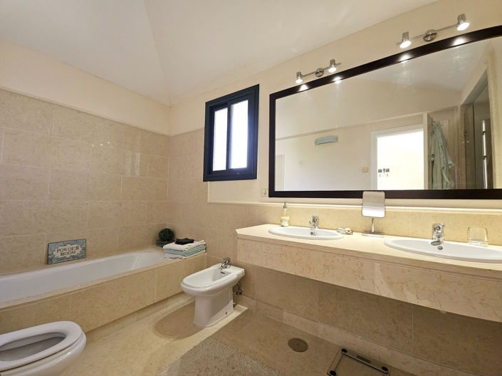 Image No.17-3 Bed Apartment for sale