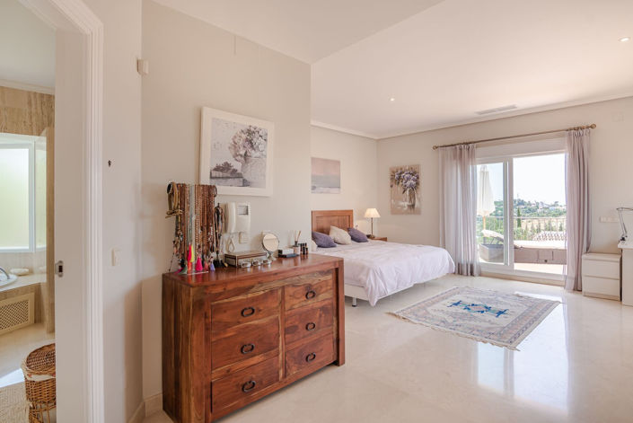 Image No.12-6 Bed Villa for sale