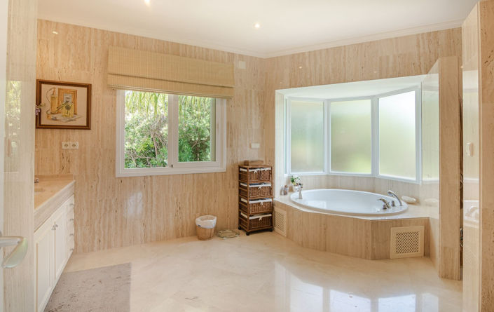 Image No.14-6 Bed Villa for sale