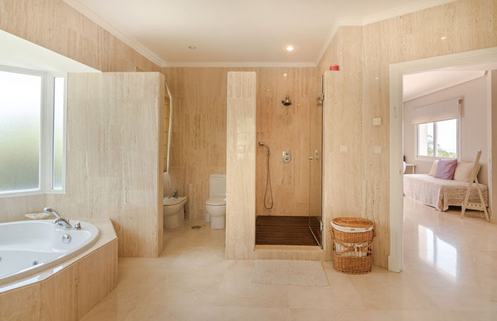 Image No.15-6 Bed Villa for sale