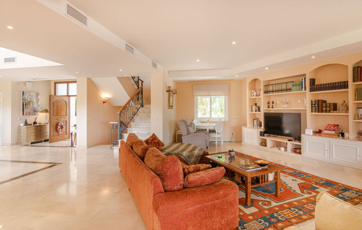 Image No.25-6 Bed Villa for sale