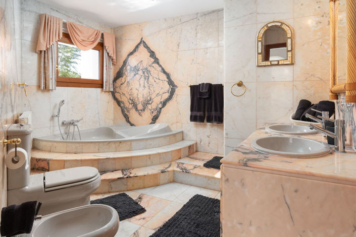 Image No.18-5 Bed Villa for sale