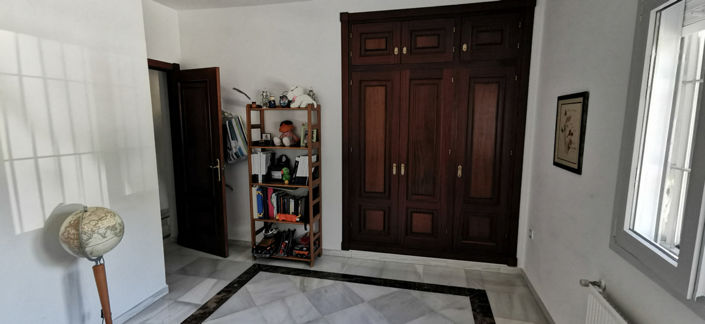 Image No.29-5 Bed Villa for sale