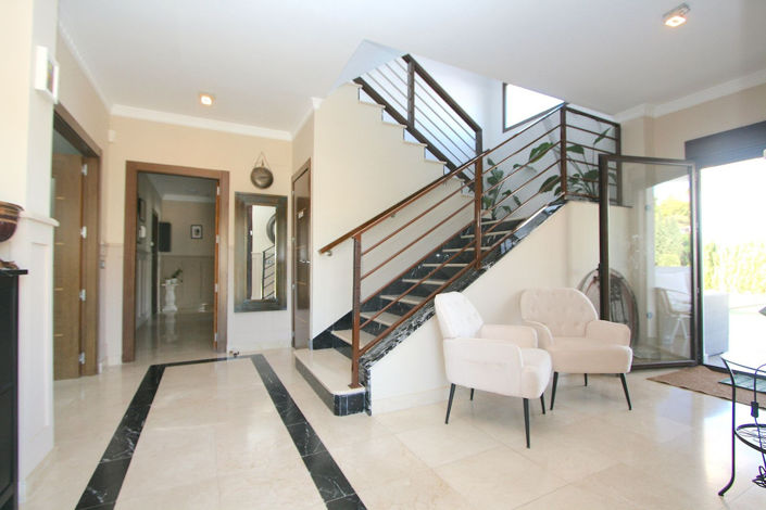 Image No.2-8 Bed Villa for sale