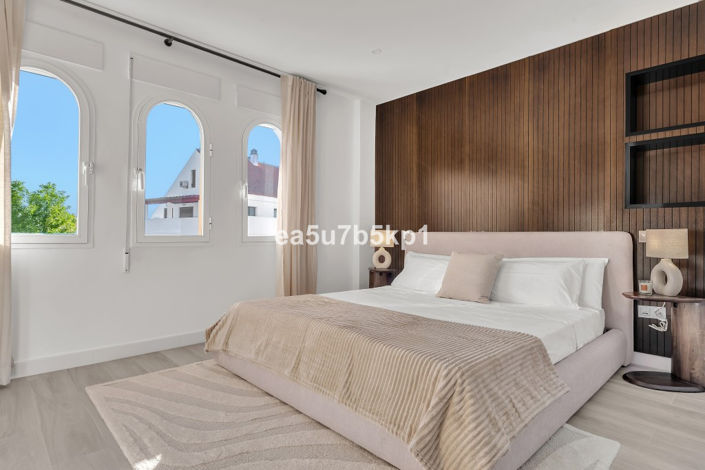 Image No.18-3 Bed Apartment for sale