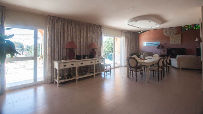 Image No.7-Villa de 4 chambres à vendre à Estepona