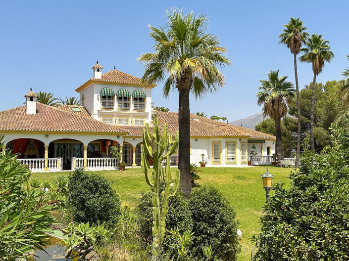 Image No.2-9 Bed Villa for sale