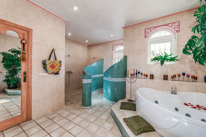 Image No.31-9 Bed Villa for sale