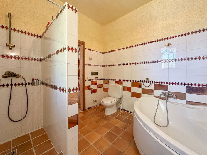 Image No.34-9 Bed Villa for sale