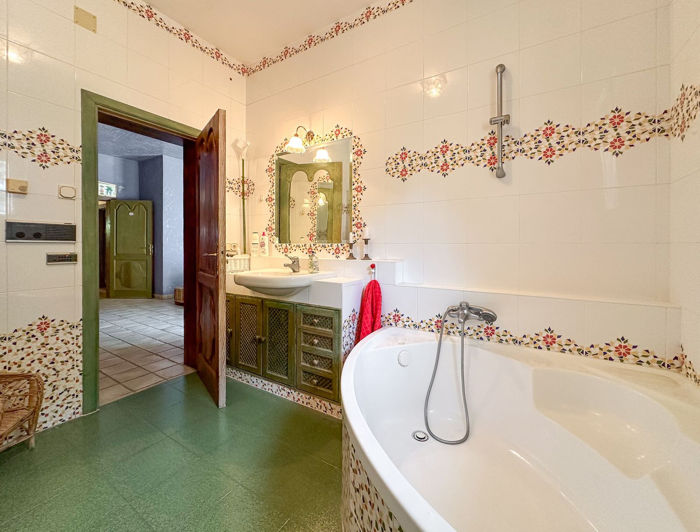 Image No.36-9 Bed Villa for sale