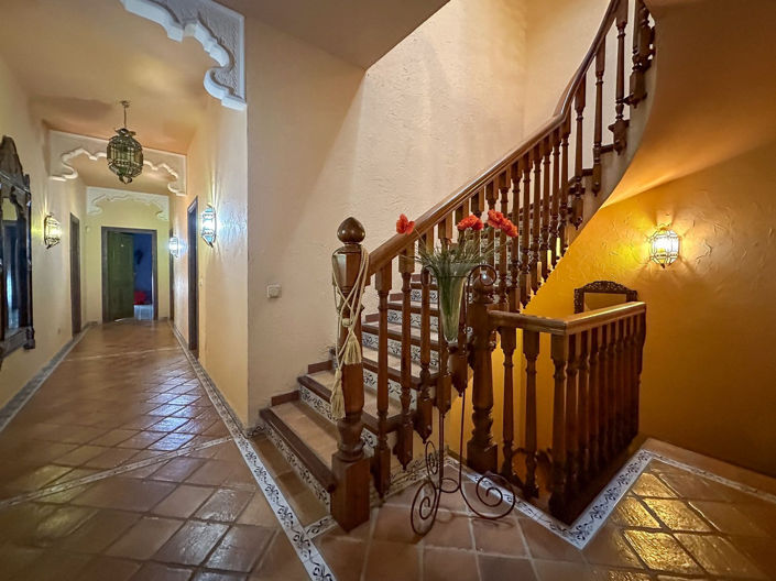 Image No.37-9 Bed Villa for sale