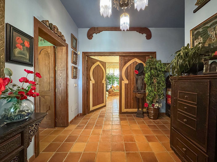 Image No.4-9 Bed Villa for sale