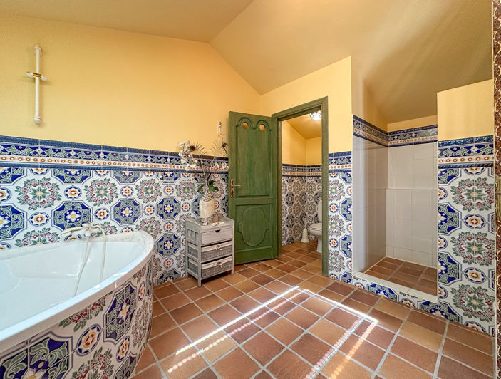 Image No.42-9 Bed Villa for sale