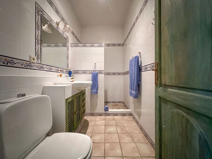 Image No.7-9 Bed Villa for sale