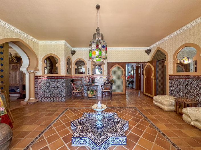 Image No.9-9 Bed Villa for sale