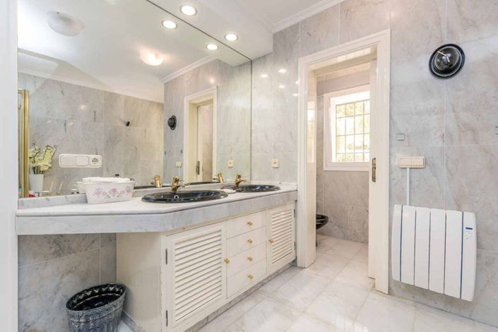 Image No.25-6 Bed Villa for sale